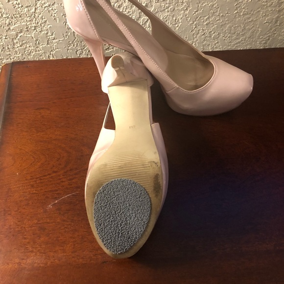 Guess Pumps - Picture 3 of 5
